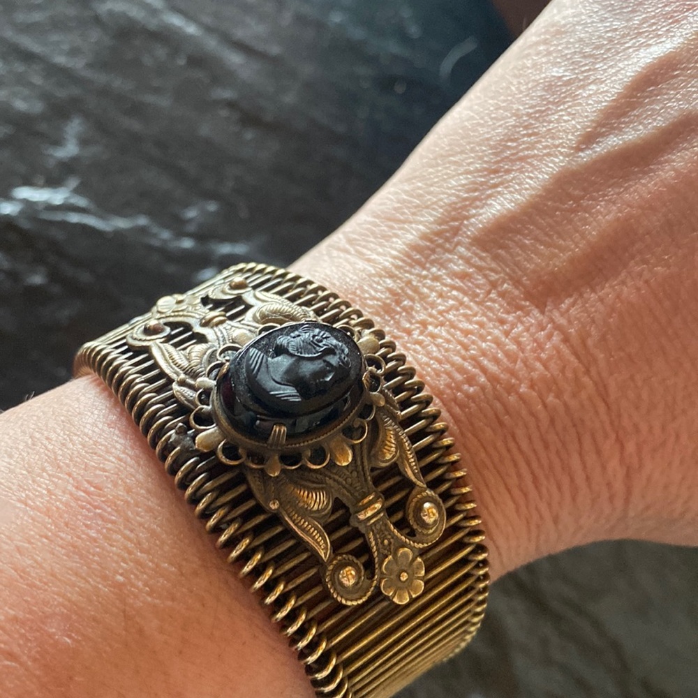 Vintage bracelet with black cameo